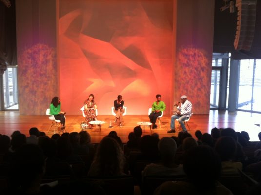 Débat : Voix de femmes et diasporas africaines à l’auditorium. Crédit photo : Claire Nini